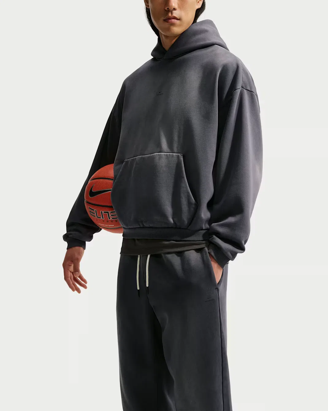 Мужские баскетбольные брюки свободного кроя из плотной, ворсистой ткани Nike Standard Issue, Black/Pale Ivory/Black — фото 4