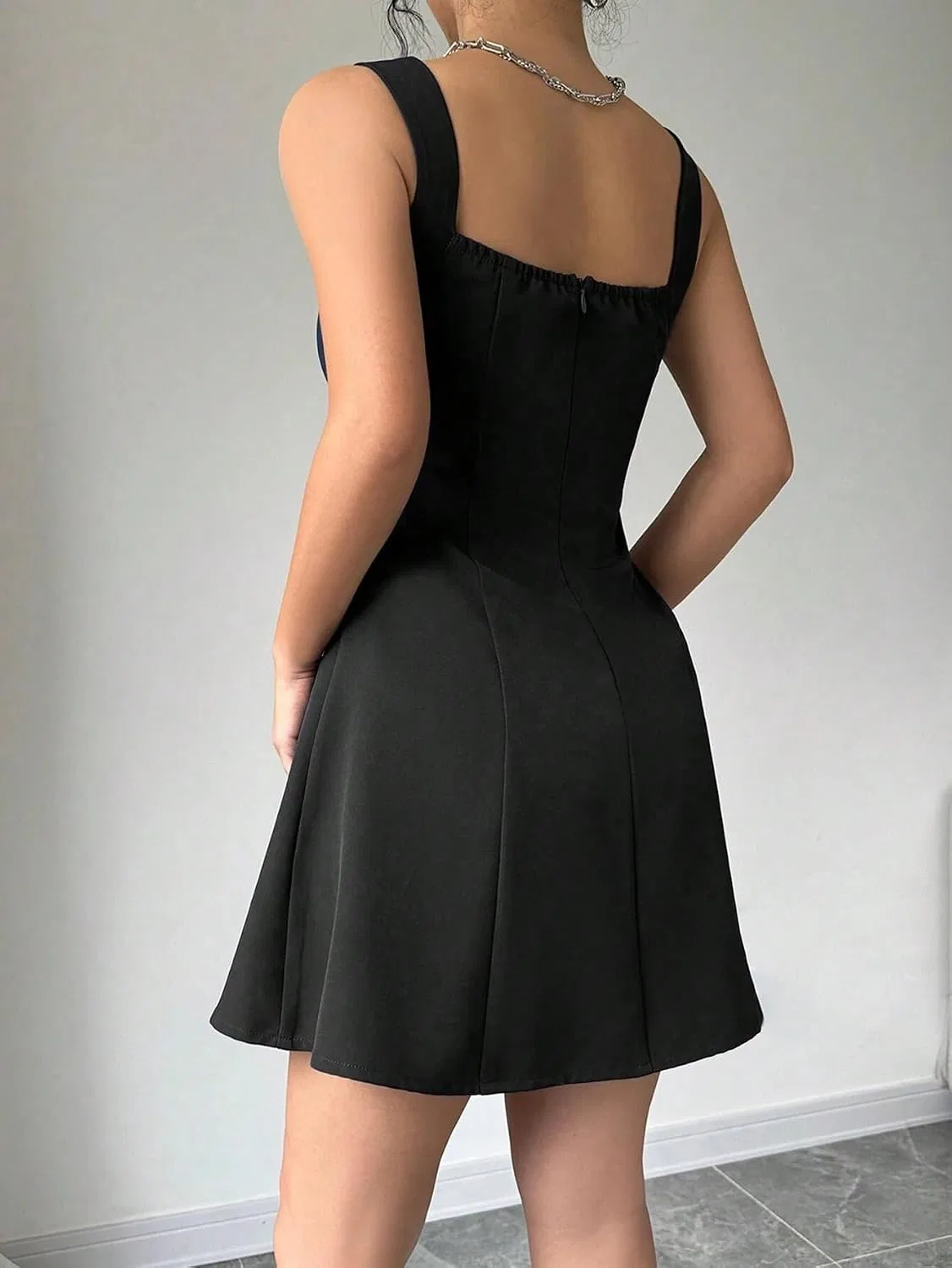 Женское повседневное мини-платье с открытой спиной A-line, Black — фото 3