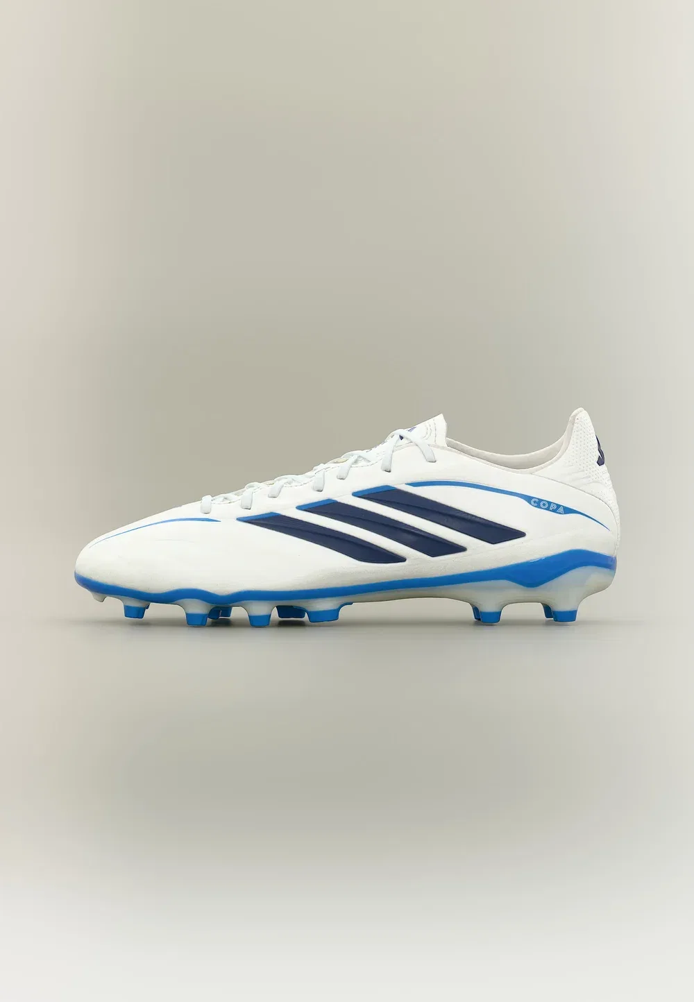 Футбольные бутсы Copa Pure IV League FG унисекс для твердого грунта Adidas Performance, White/Metallic/Dark Blue/Lucid Ray Blue