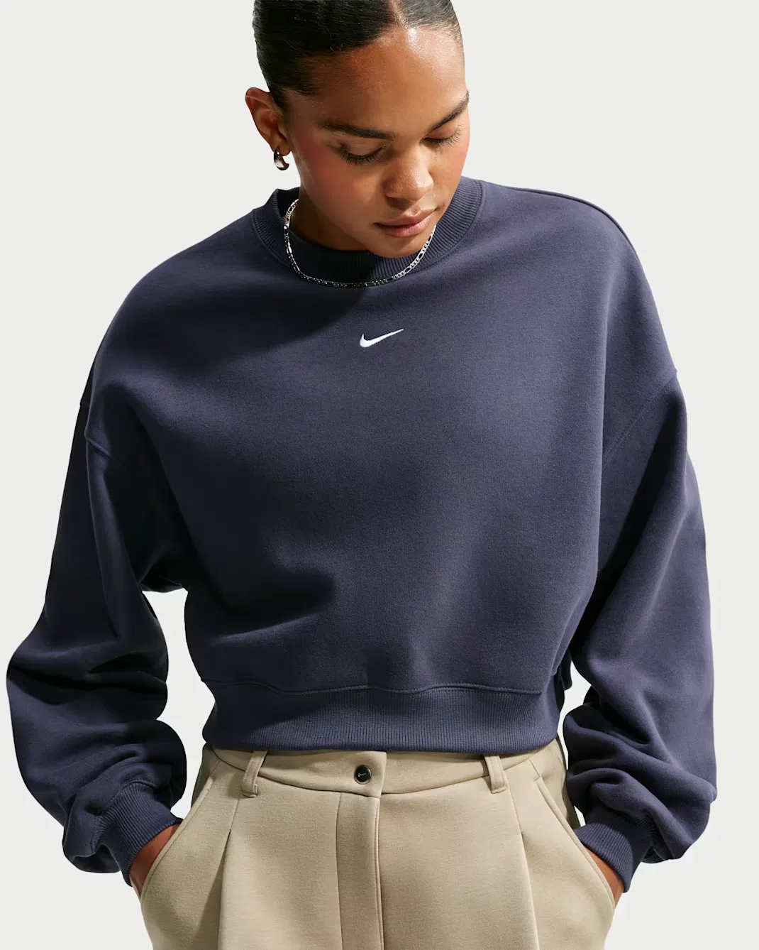 Женская укороченная футболка оверсайз с круглым вырезом Nike Studio Fleece Medium Weight, Gridiron/Sail — фото 3