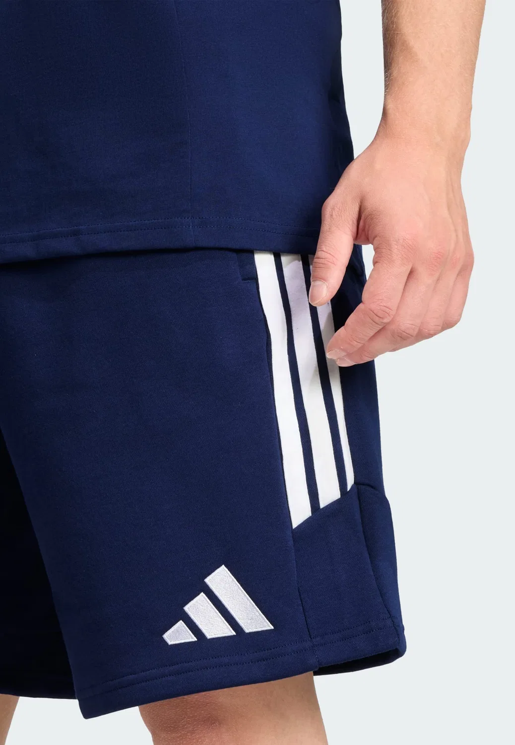 Спортивные шорты Adidas Performance Regular Workout Pants Tiro26 League темно-синего цвета — фото 4