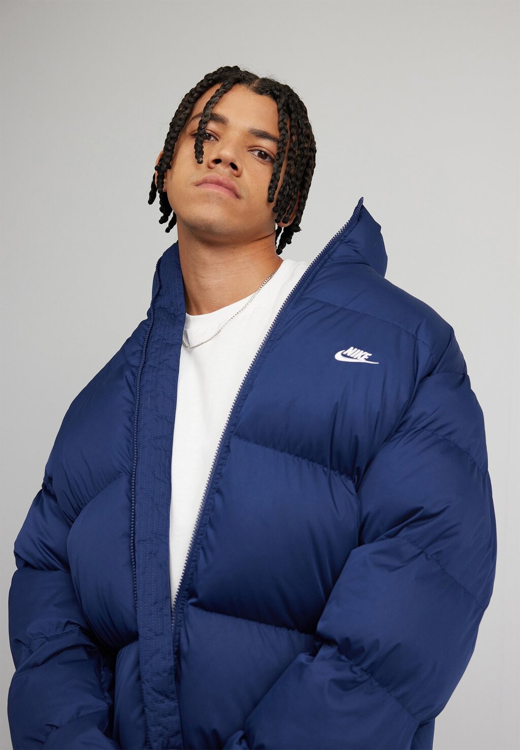 

Куртка Nike CLUB, цвет midnight navy/white
