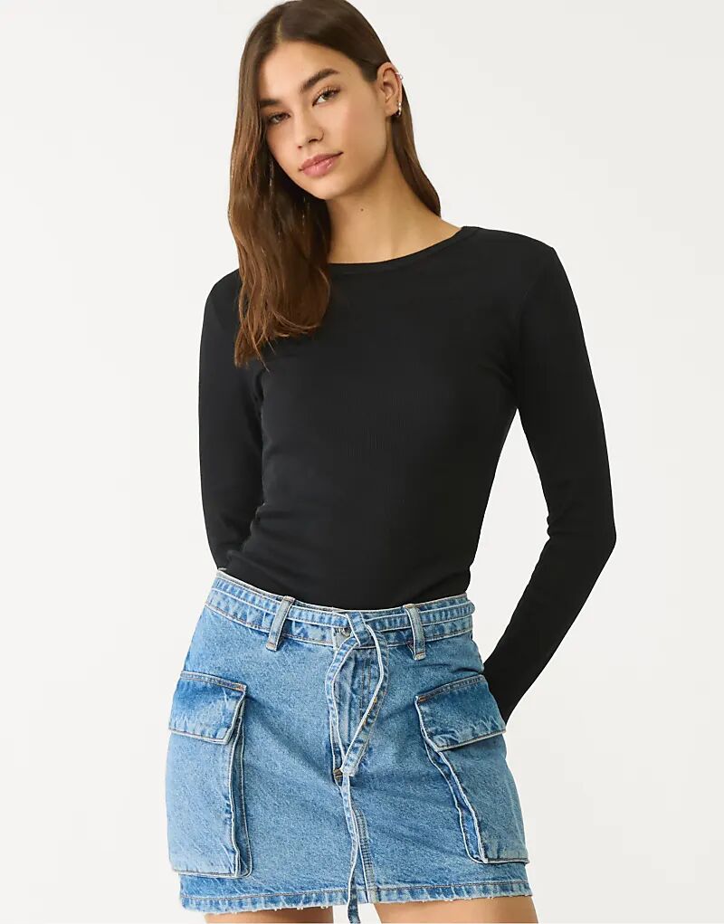 

Футболка Stradivarius с длинными рукавами в рубчик черного цвета