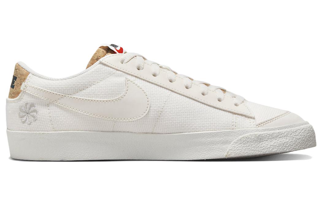 Кроссовки Nike Blazer Low '77 Premium, белый/светло-бежевый — фото 2