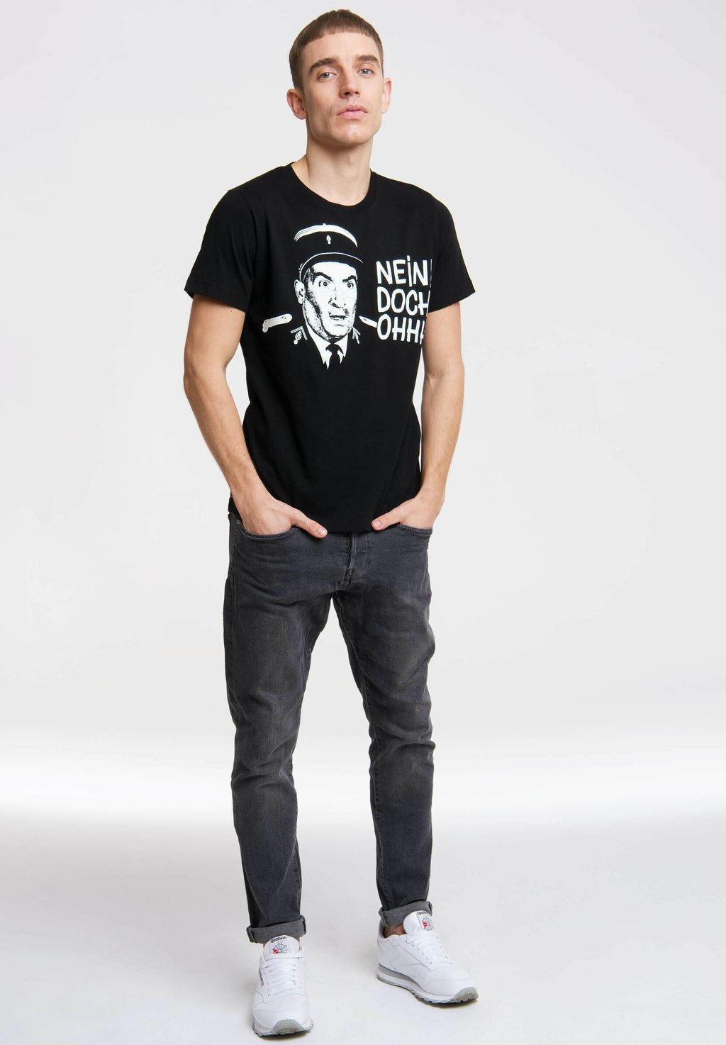 

Футболка с принтом LE GENDARME DE SAINT-TROPEZ NEIN DOCH OHHH LOGOSHIRT, черный