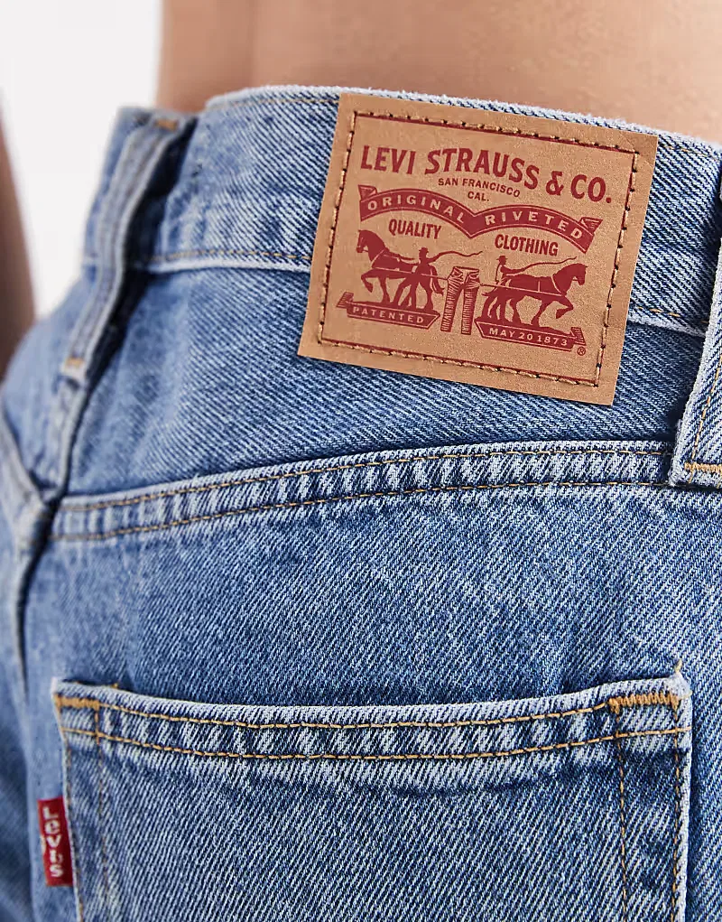 Джинсовые шорты Levi's средней длины, средне-синий — фото 3