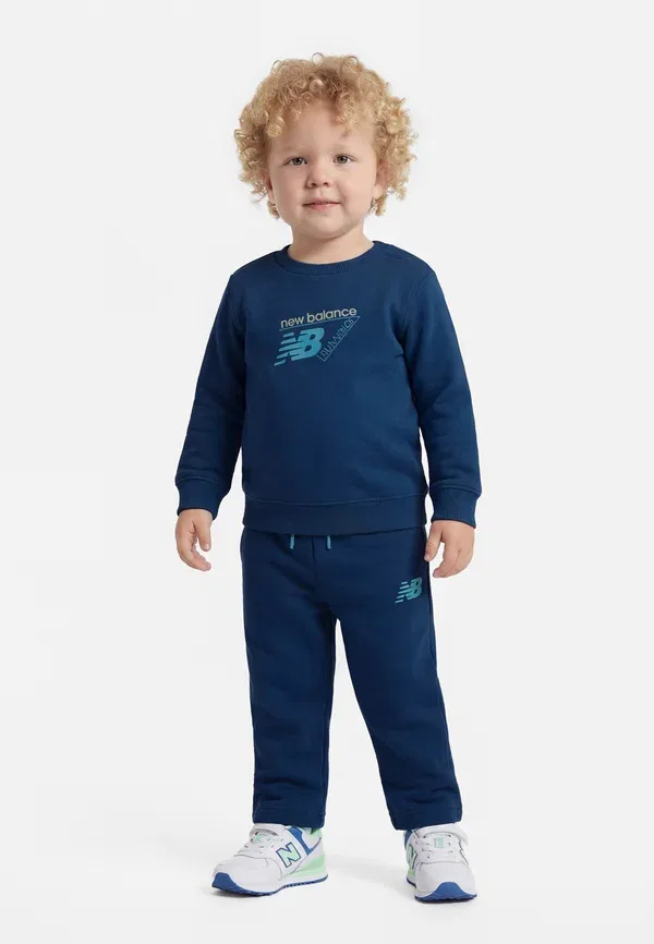 Спортивный костюм из хлопка и полиэстера Running crew straight set, New Balance, темно-синий