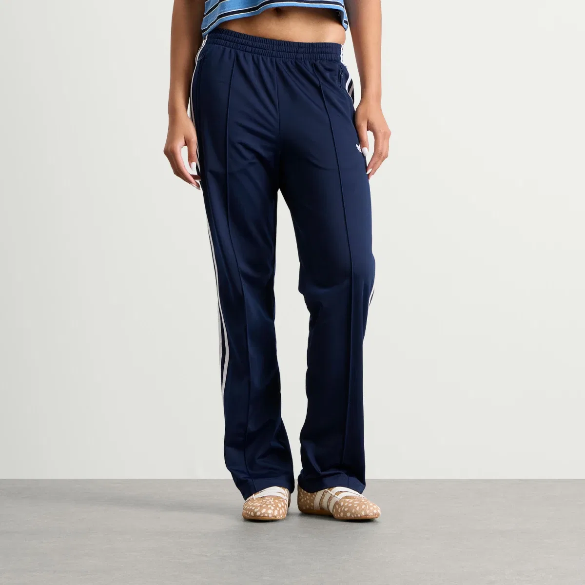 Женские спортивные брюки с принтом Firebird Adidas, Night Indigo & White — фото 2