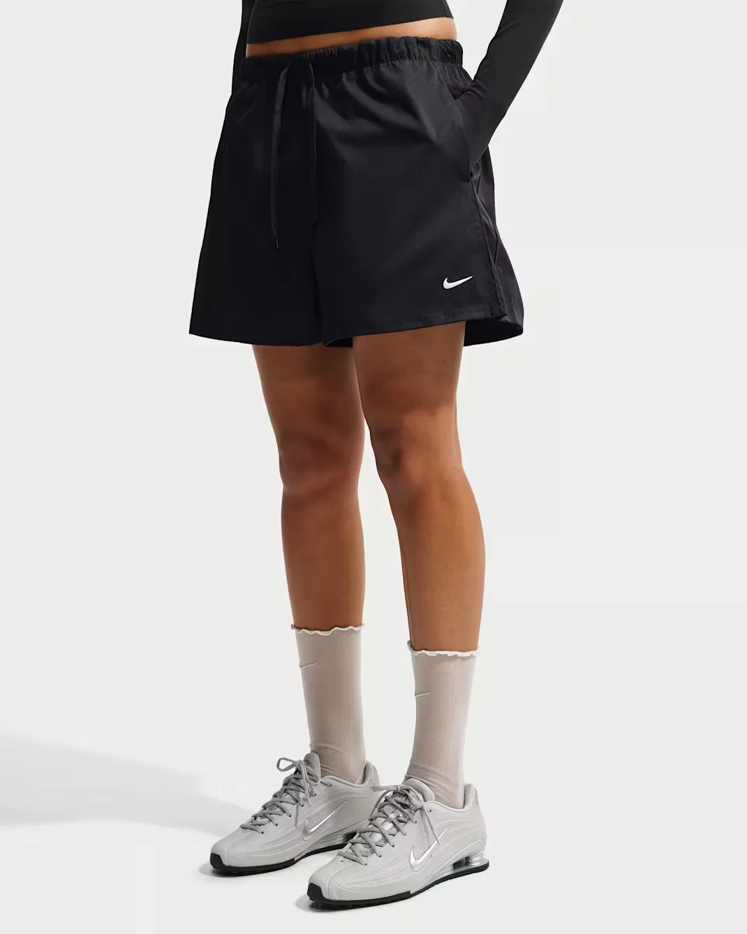 Женские свободные шорты со средней посадкой Nike Sportswear, Black/Black/White — фото 2
