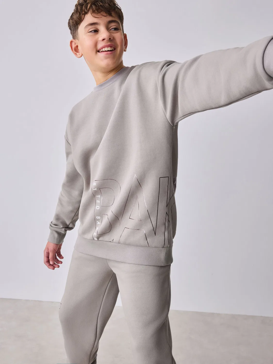 Комплект из свитшота и джоггеров, Oversized Letter Graphic Print Baker by Ted Baker, угольный серый — фото 2