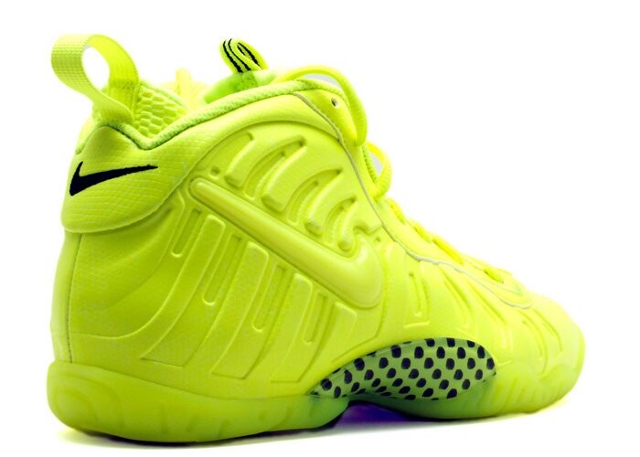 Кроссовки Nike Air Foamposite Pro Premium LE BG 'Volt', зеленый — фото 4