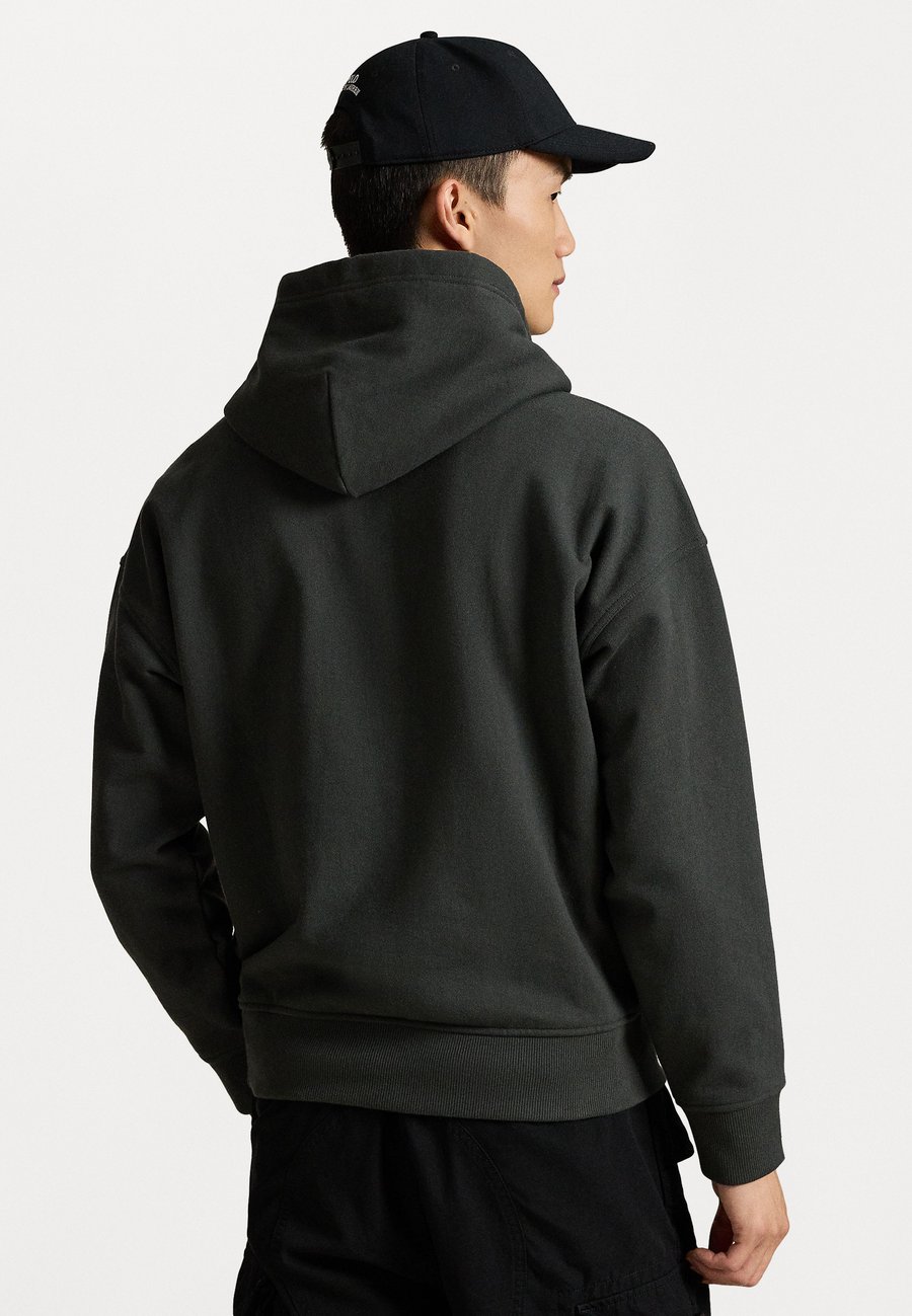 Худи Polo Ralph Lauren RELAXED FIT LOGO FLEECE HOODIE, Deep Grey/Dark Grey — фото 3