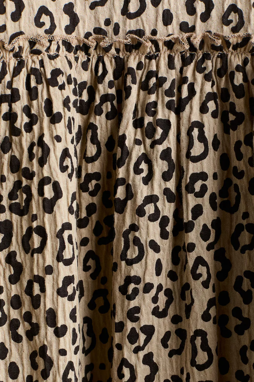 Мятое платье с декоративными бантами H&M, Beige/Leopardenprint — фото 2