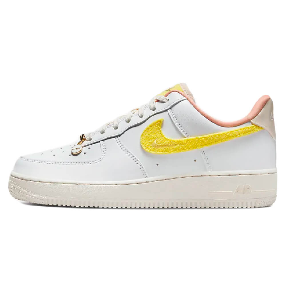 Кроссовки Nike Air Force 1 07 LX, белый/розовый/желтый - фото