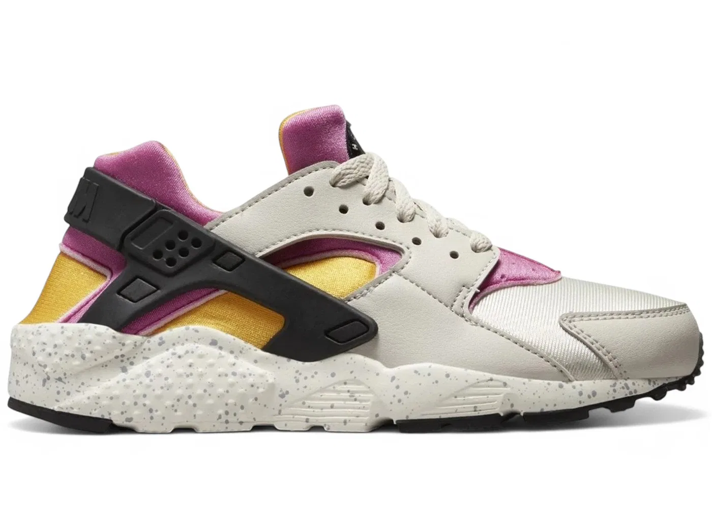 Детские кроссовки Lifestyle Nike Huarache, Light Bone/University Gold/Black/Lethal Pink