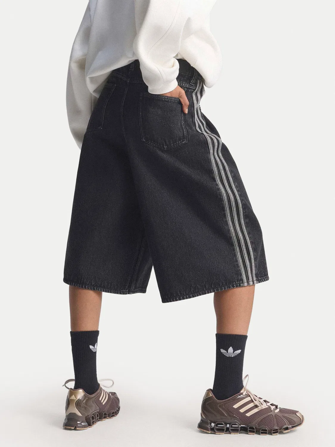 Женские джинсовые шорты оверсайз Firebird Jorts Adidas, черный — фото 3