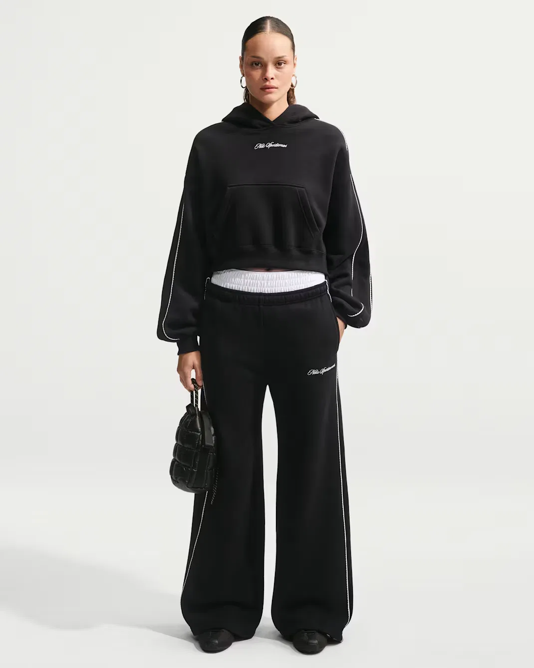 Женская укороченная толстовка с капюшоном Nike Studio Fleece Medium Weight "Graphic Pack", Total Black/Sail/Total Black — фото 4