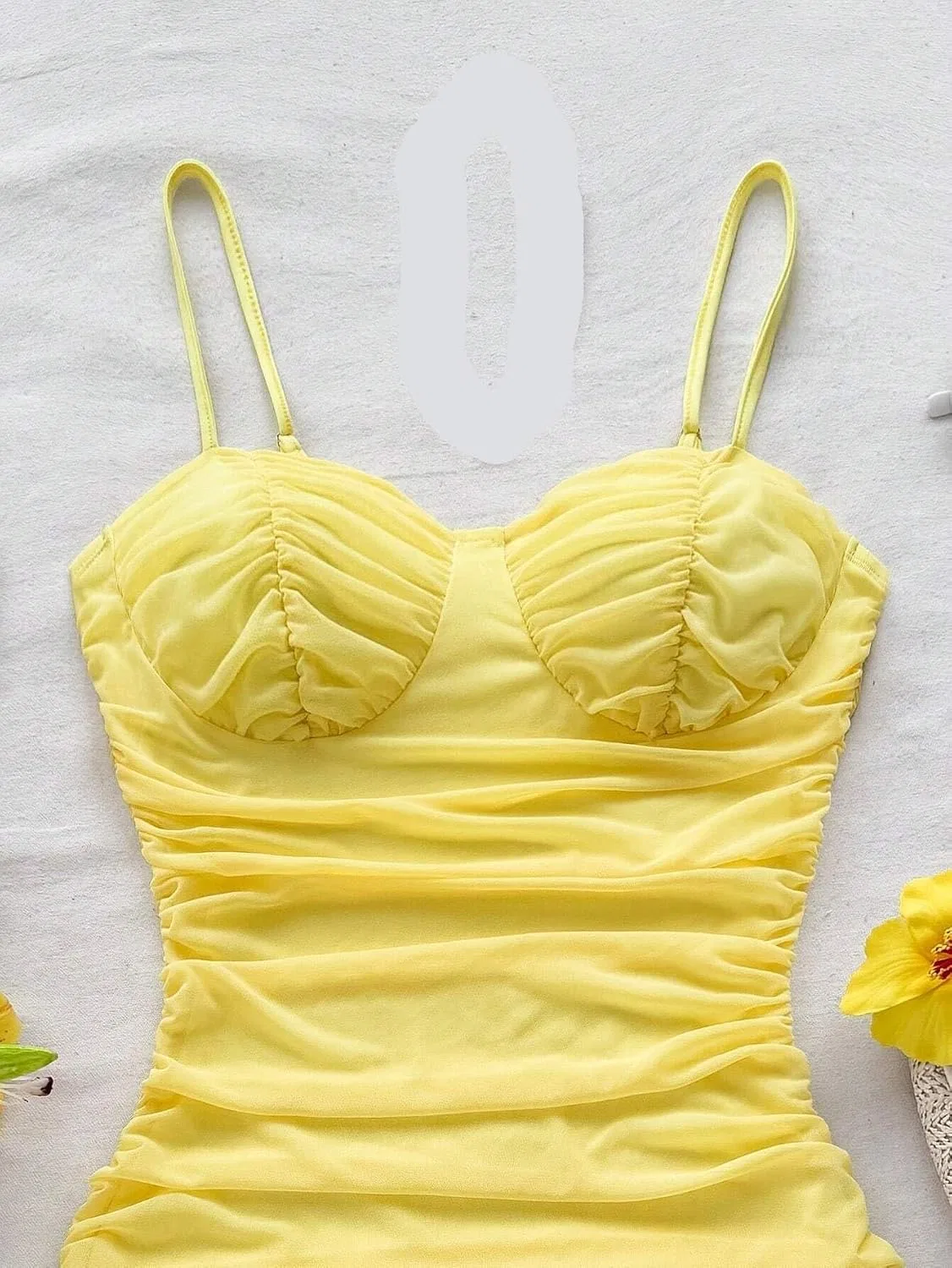 Женское мини-платье с кружевными бретелями на пуговицах, Mustard Yellow — фото 3