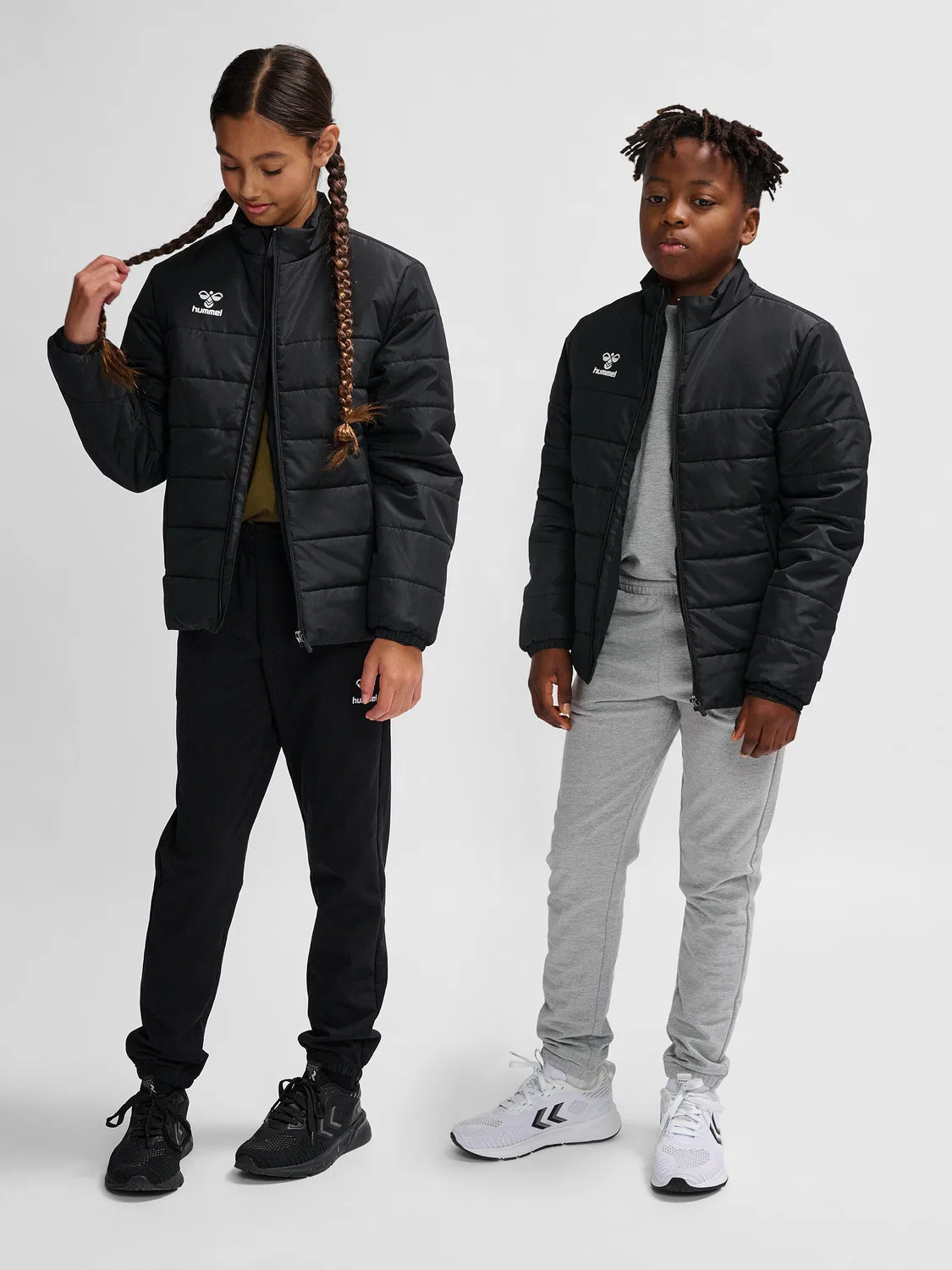 Детская куртка с водоотталкивающей пропиткой HMLESSENTIAL SHORT BENCH JKT KIDS Hummel, Schwarz