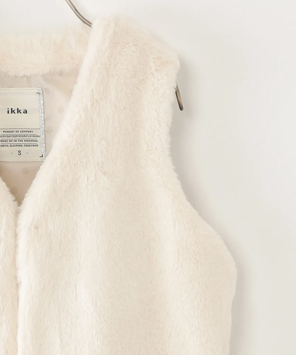 Детский жилет без рукавов из искусственного меха 120-160 см ikka, Off White — фото 4