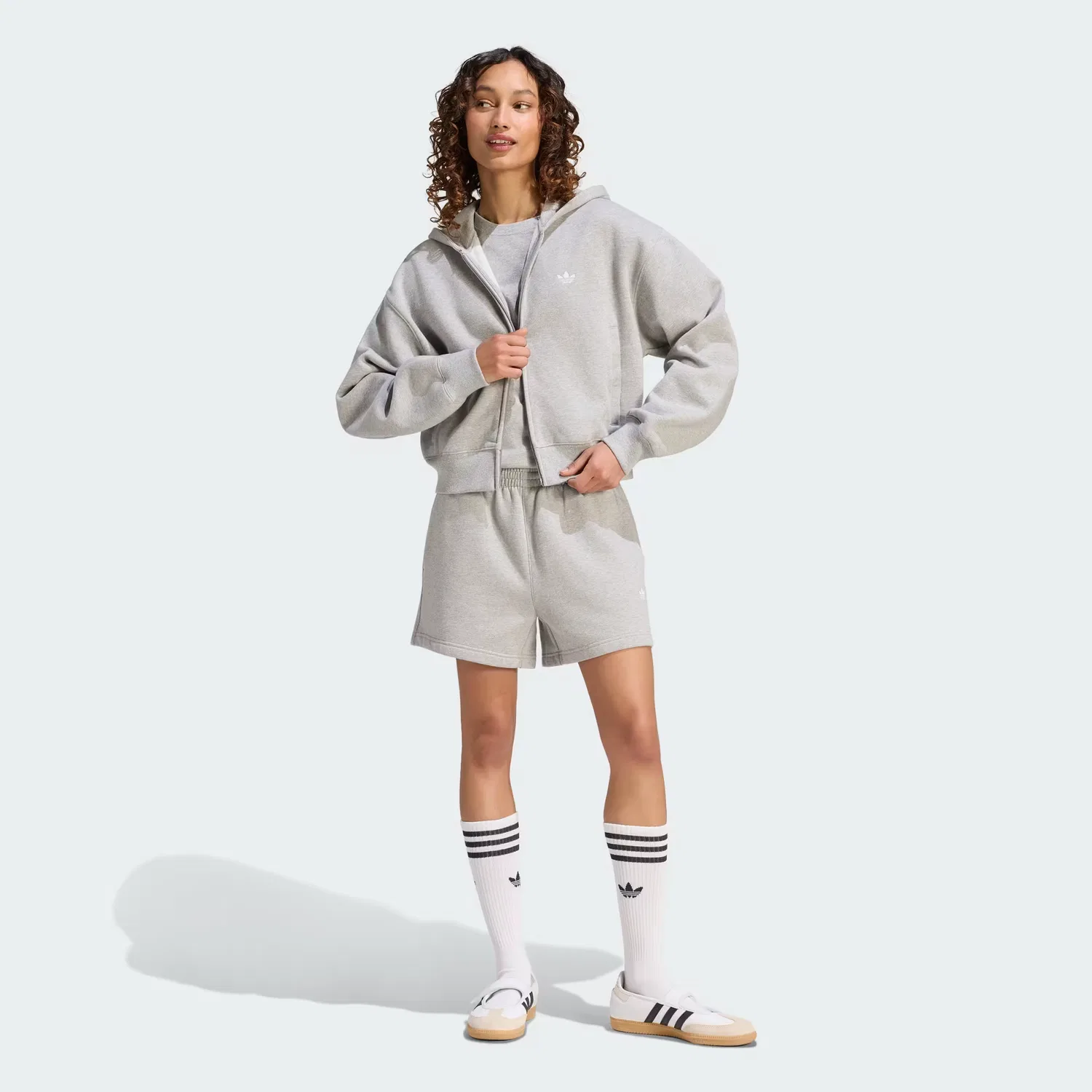 Женское укороченное худи на молнии Essentials Fleece Cropped FZ Adidas Originals, серый меланж — фото 3