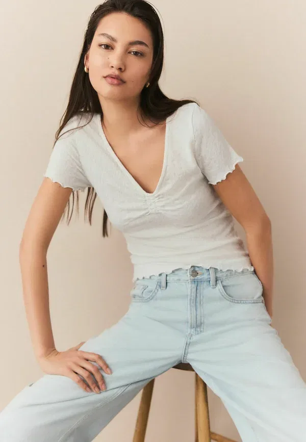 Блузка с v-образным вырезом, Short sleeve v-neck textured, Next, белый — фото 4