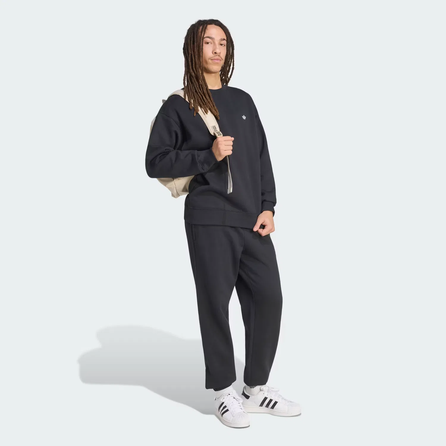 Мужской свитшот свободного кроя Trefoil Essentials Loose Crew Adidas Originals, черный — фото 3