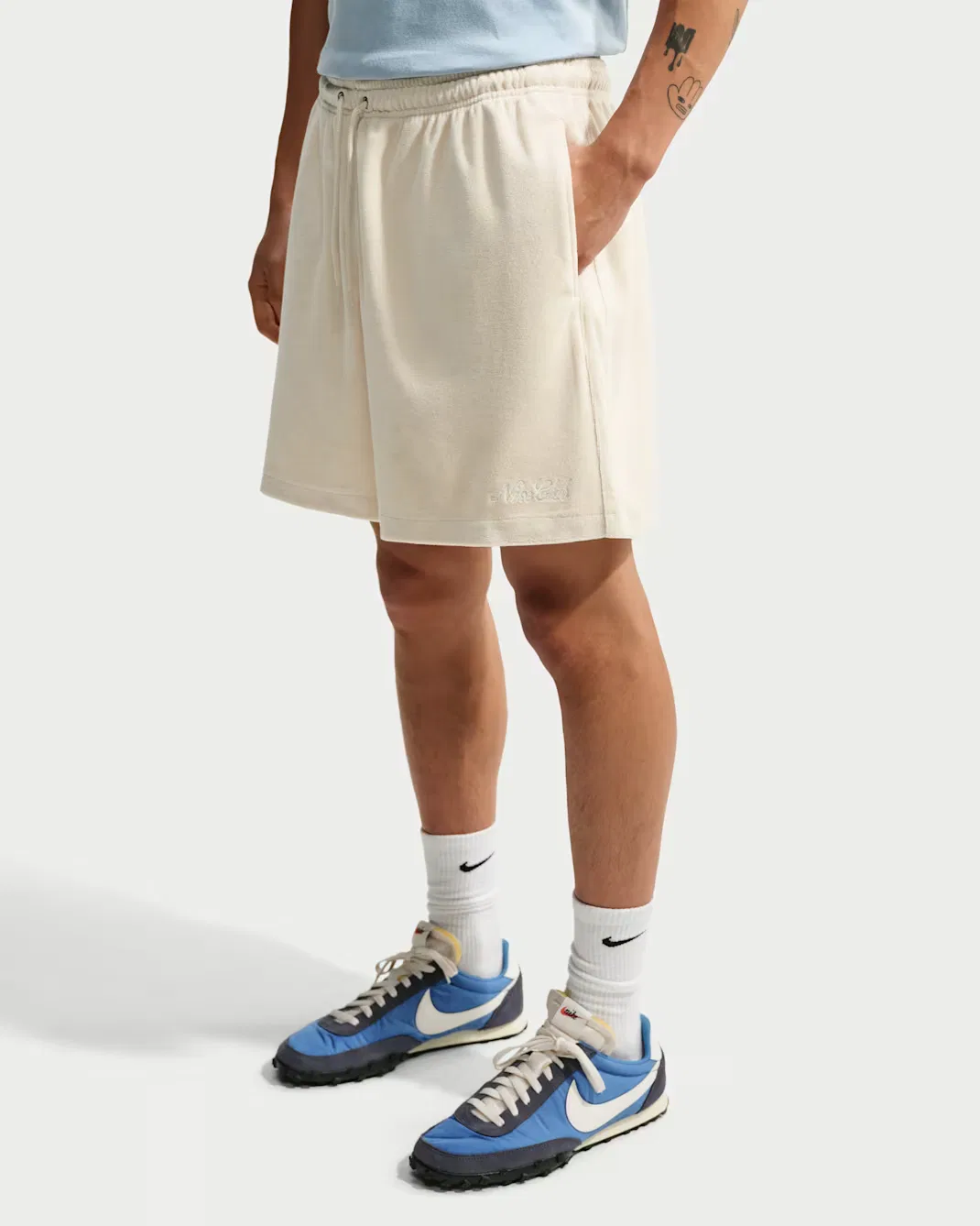 Мужские махровые шорты Nike Club, Light Khaki/White/Phantom — фото 2