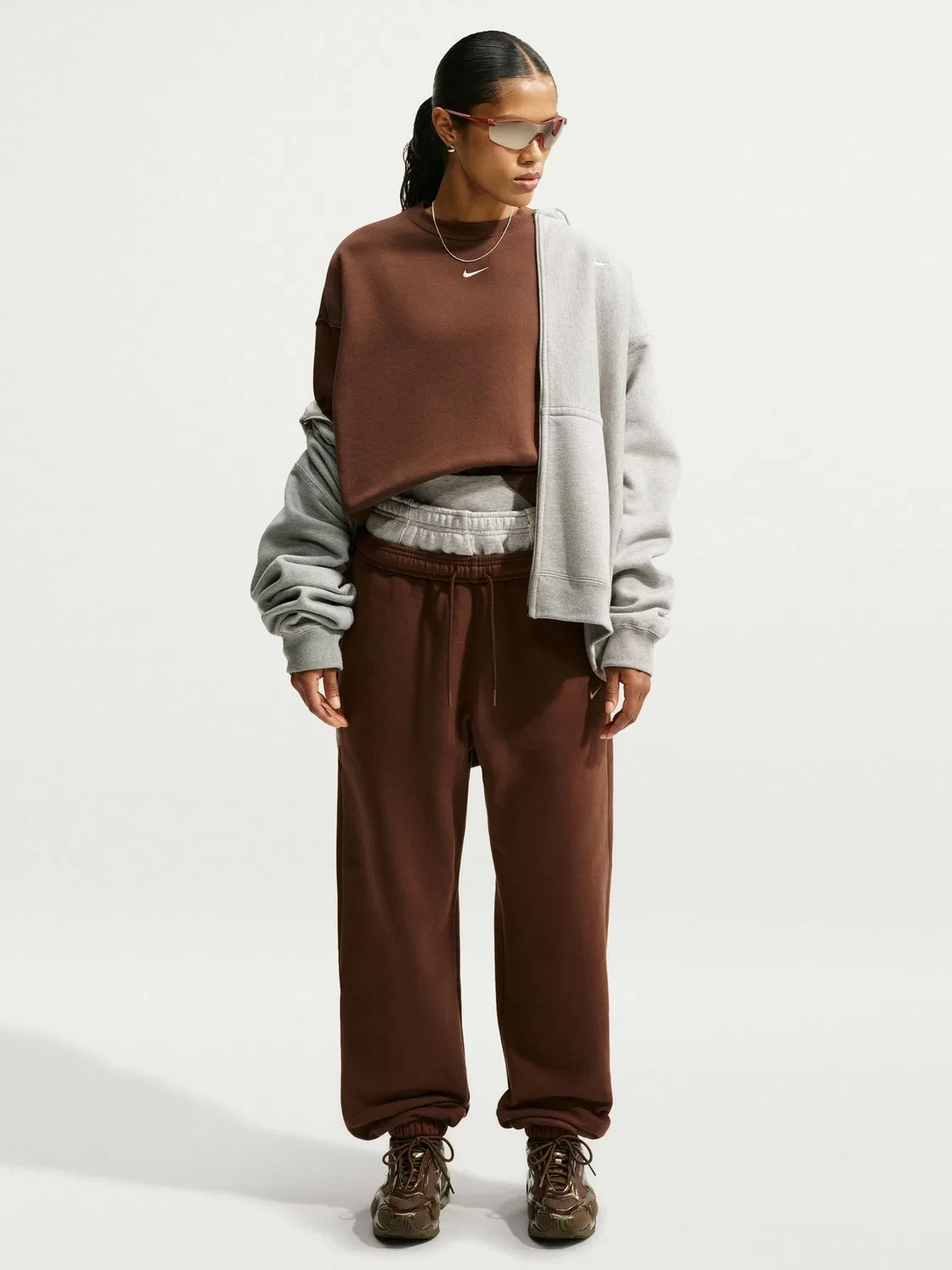 Свитшот женский оверсайз Studio Fleece Nike, Cacao Wow Brown — фото 2