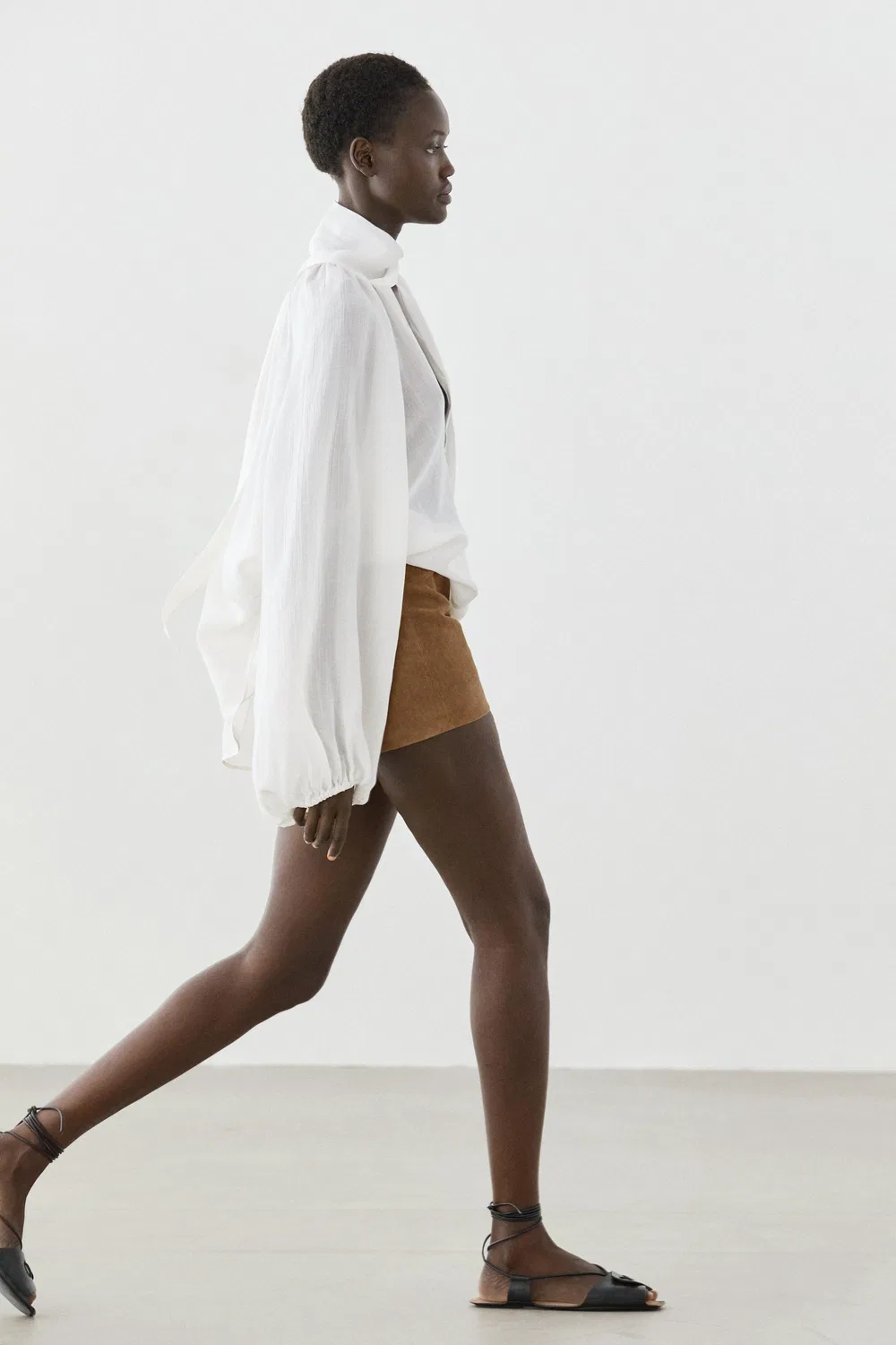 Блуза Massimo Dutti Flowing V-Neck With Tie, белый — фото 4