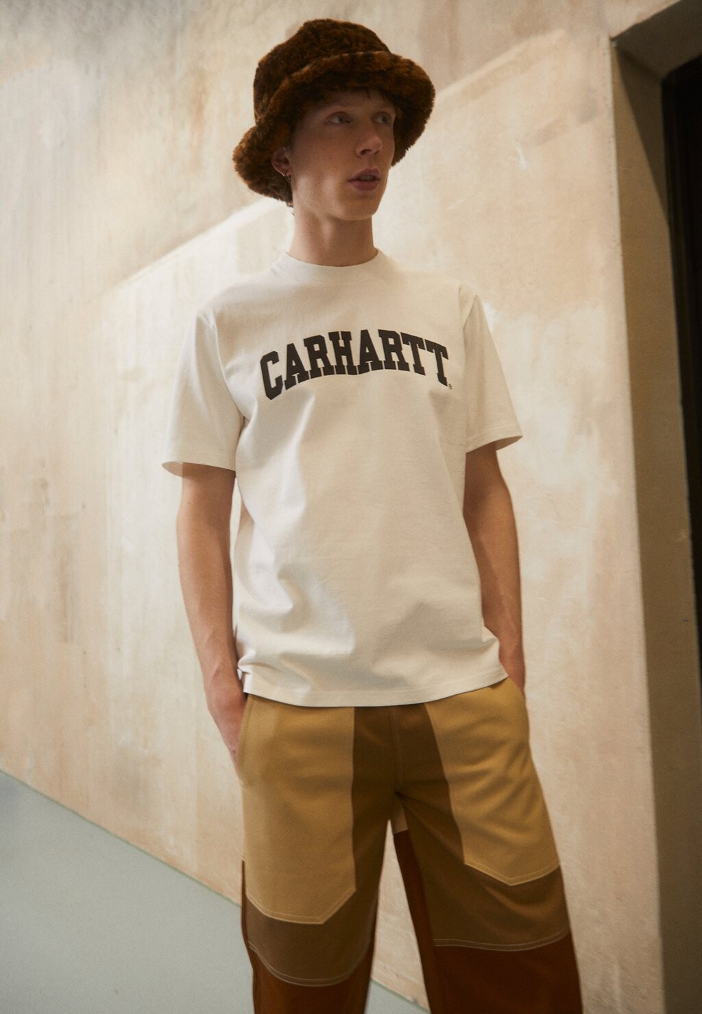 

Футболка с принтом University Carhartt WIP, цвет white/black