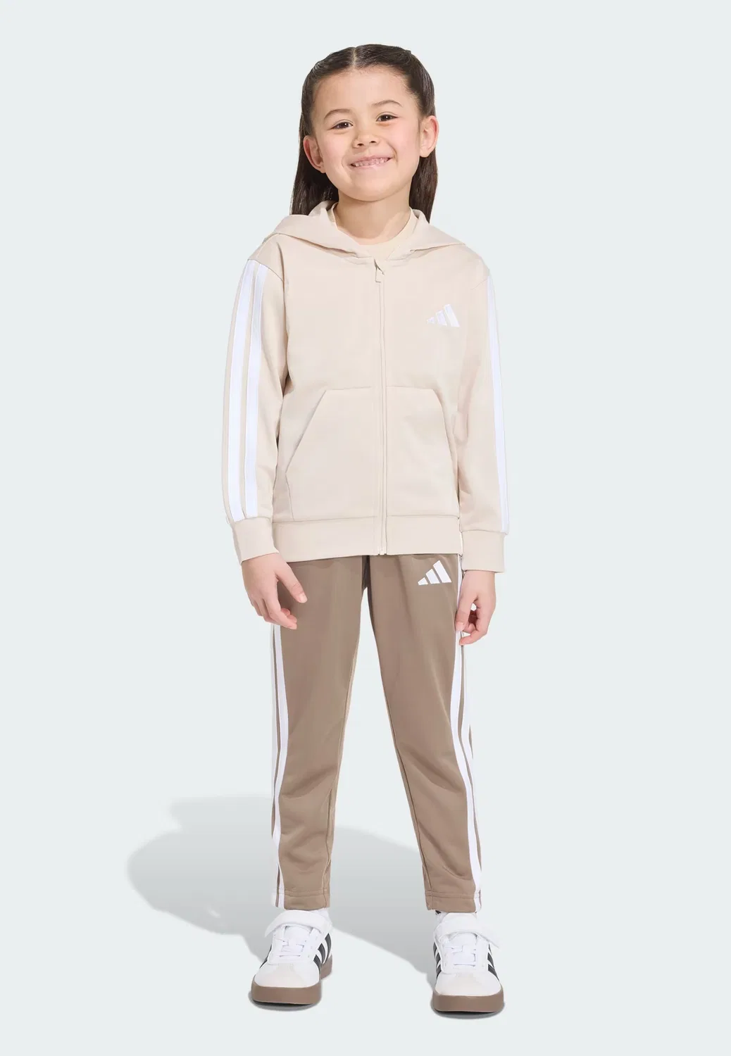 Спортивный костюм Adidas Sportswear Essentials в светло-бежевом и темно-бежевом цветах — фото 2