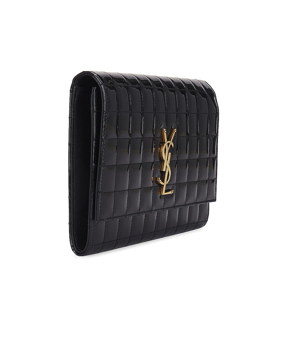 

Клатч Cassandra с клапаном Saint Laurent, цвет Noir