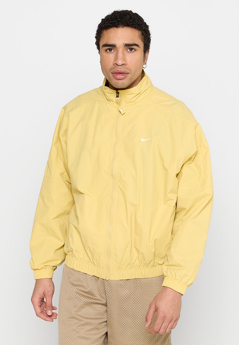 

Легкая куртка Nike Sportswear, желтый