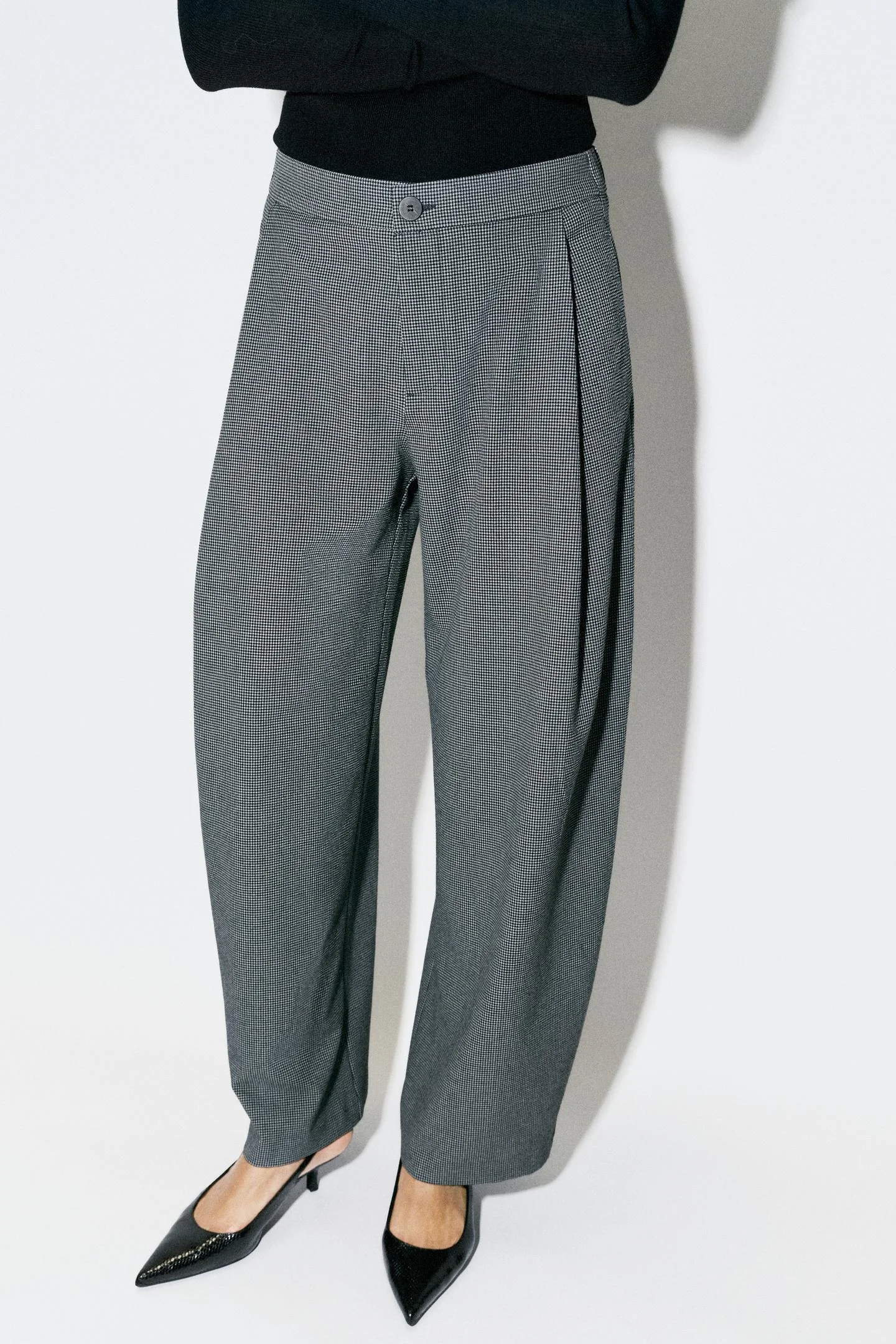 Брюки Zara Barrel, черный/кремовый