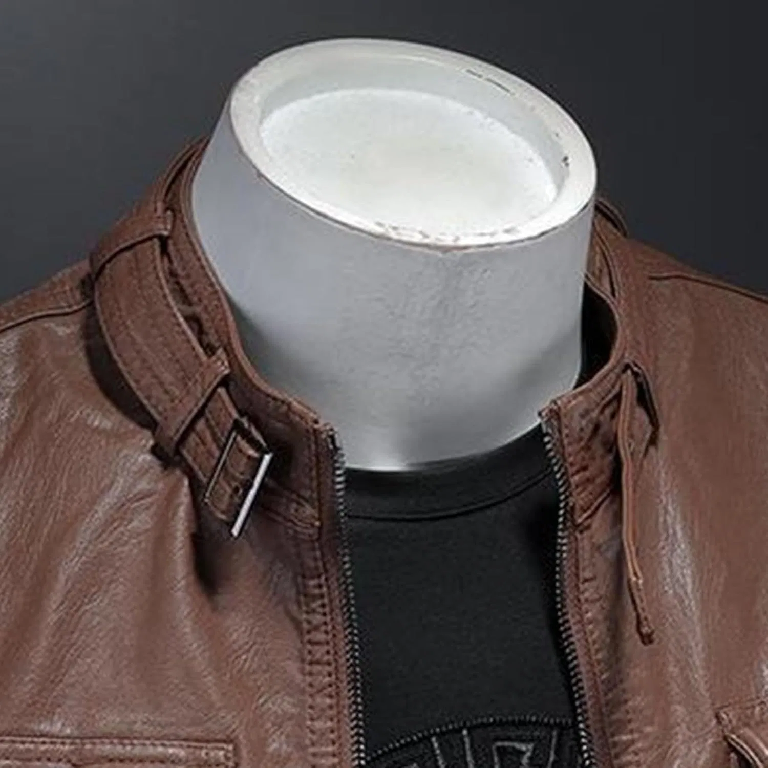 Мужская куртка из кожзама с воротником-стойкой, Cafe Racer Style, коричневый — фото 4