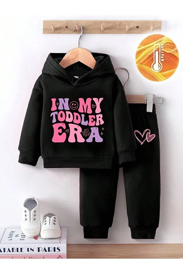 Детский комплект свитшота и брюк для мальчиков с принтом In My Toddler Era Svart Wear, Black — фото 2