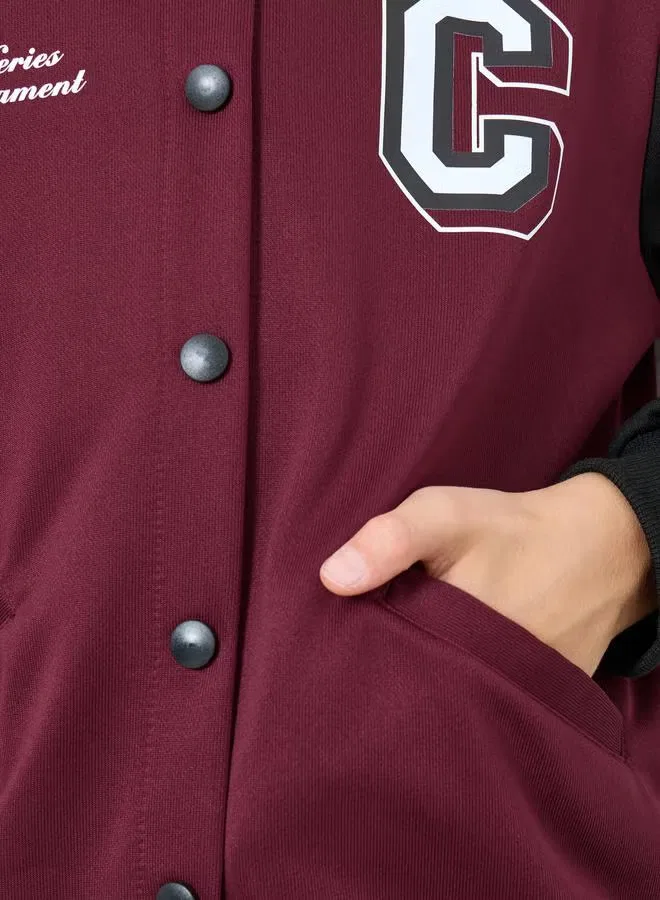 Комплект бомбер с принтом varsity и джоггеры Styli, бордовый — фото 3