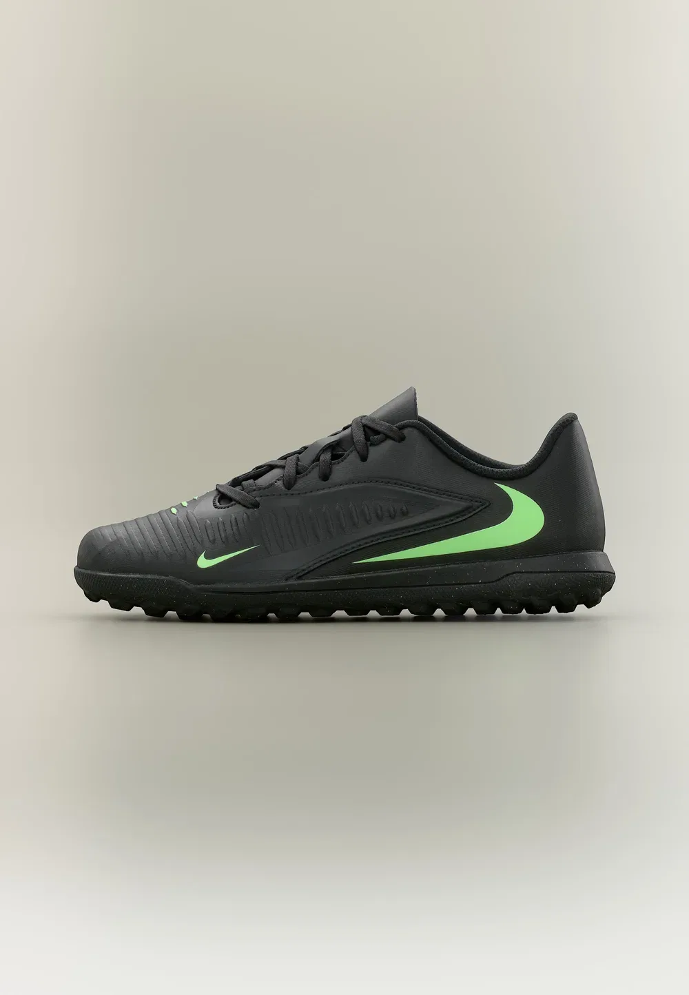 Футбольные бутсы Jr Phantom 6 Low Club TF унисекс для искусственной травы Nike Performance, Black/Illusion Green