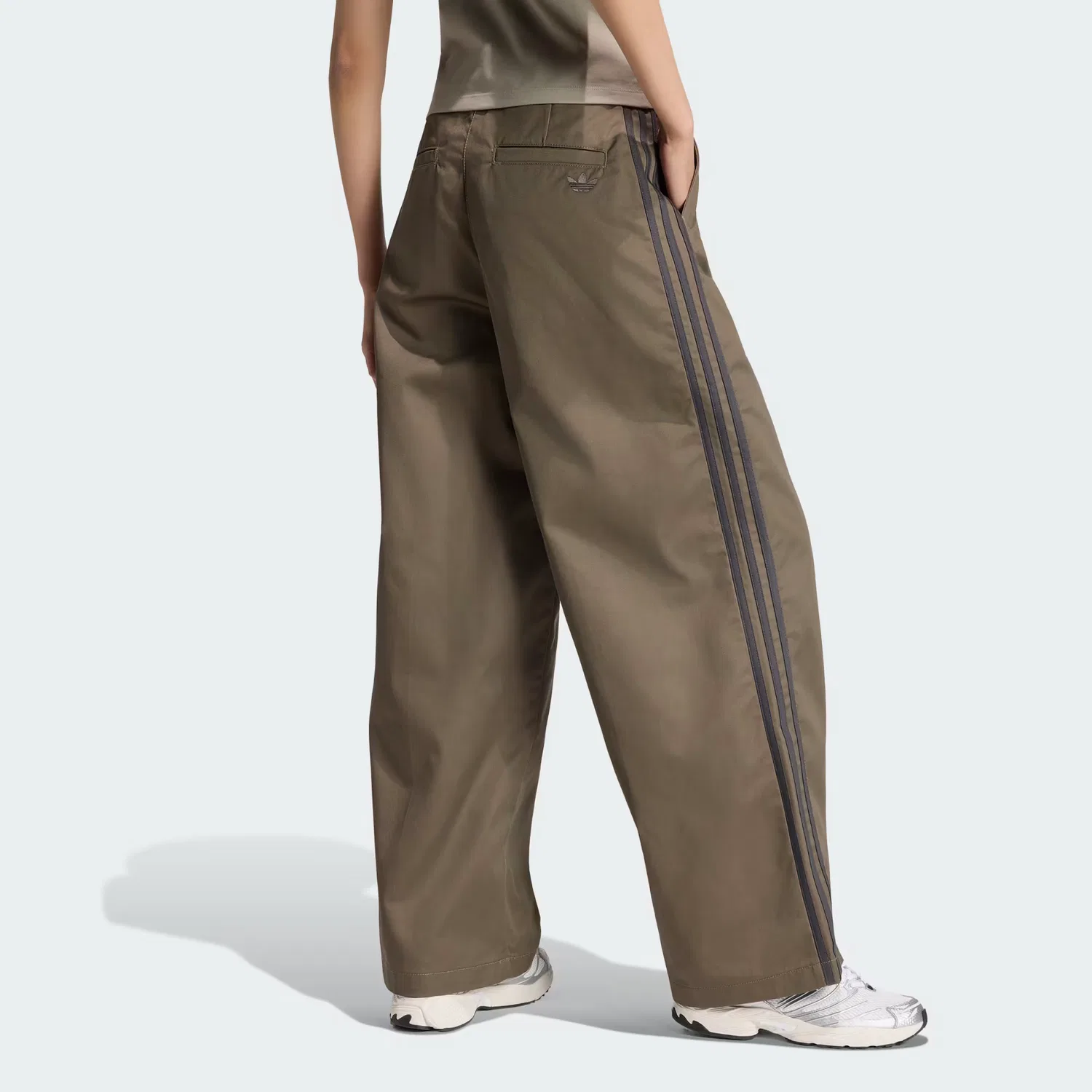 Женские брюки свободного кроя Tailored Adidas Originals, Branch/Utility Black — фото 3
