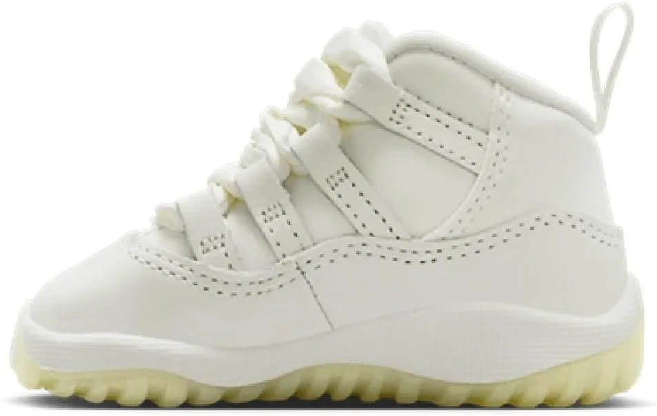 Детские кроссовки для мальчиков Jordan Air 11 Retro 'Pearl' Nike, White — фото 2