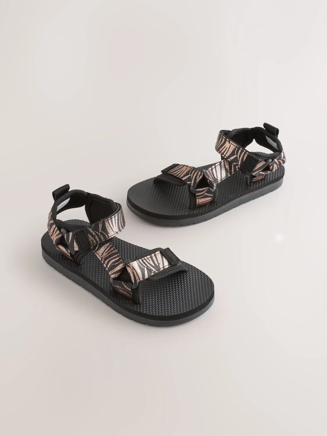 Сандалии треккинговые Zebra Print Next, черный зебра