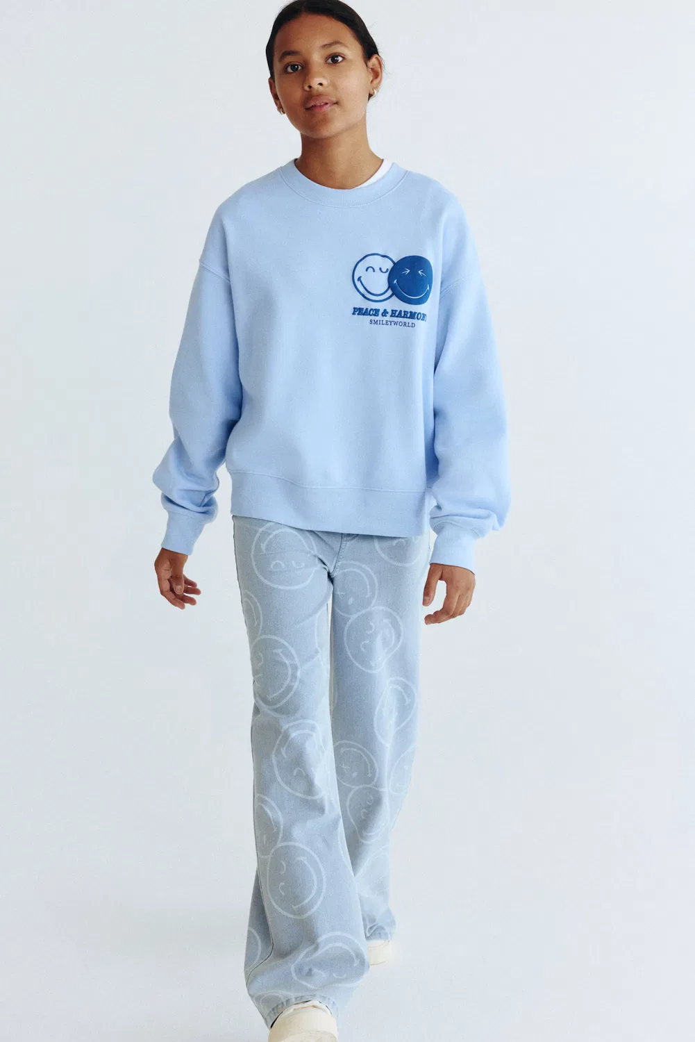 Широкие брюки в джинсовом стиле H&M, Helles Denimblau/Smileyworld