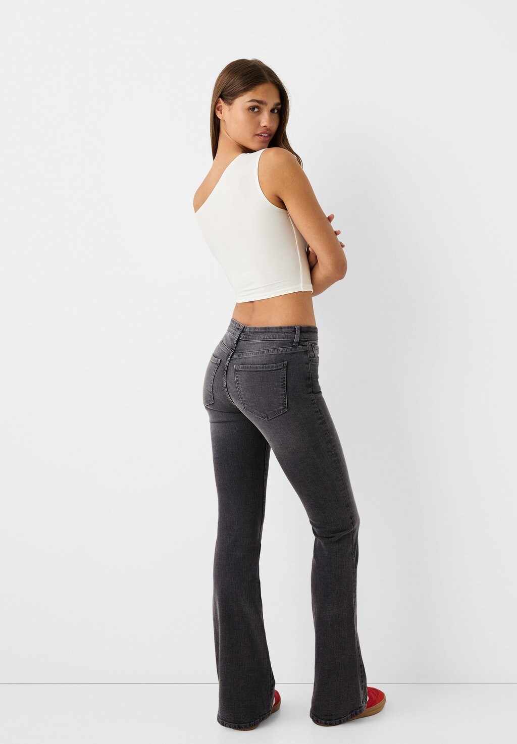 

Расклешенные джинсы Bershka, темно-серый