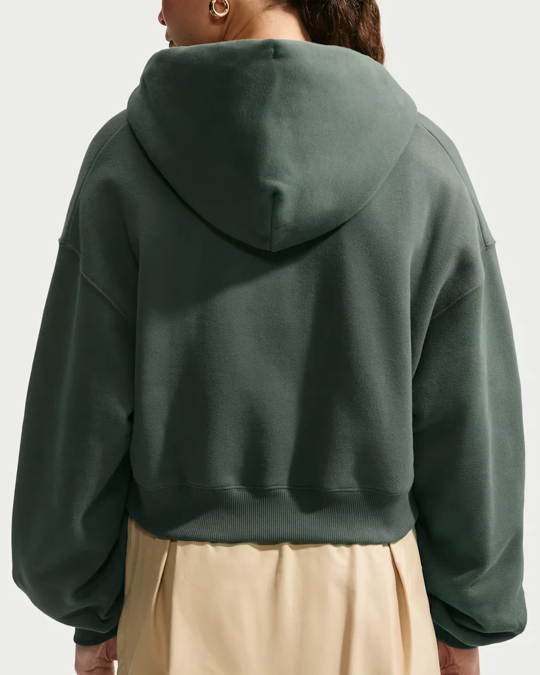 Женская укороченная толстовка оверсайз на молнии Nike Studio Fleece Medium Weight, Camo Green/Sail — фото 2