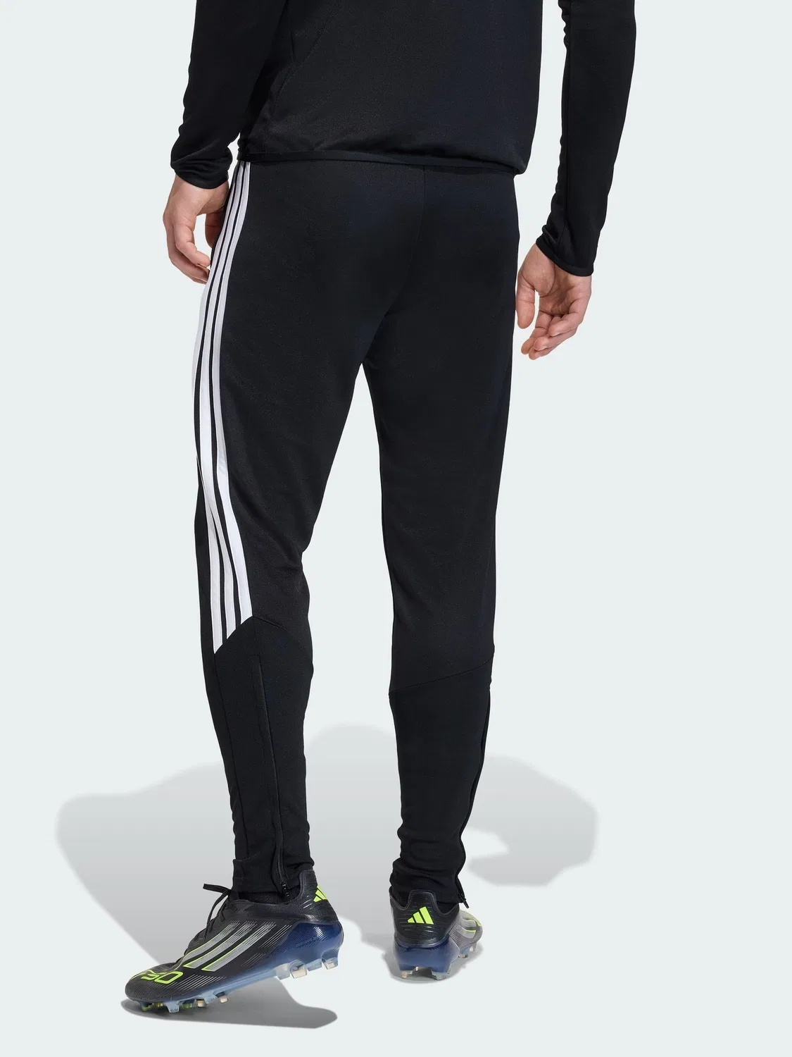 Джоггеры тренировочные Tiro26 League Regular adidas, черный — фото 2