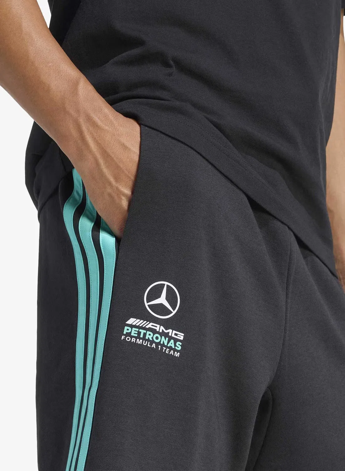 Шорты с логотипом Mercedes - AMG Petronas Formula 1 Team DNA Adidas, черный — фото 3