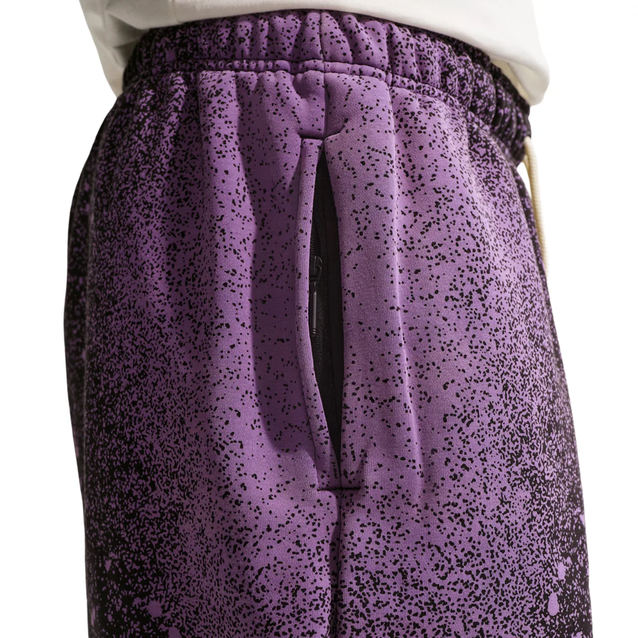 Шорты для мужчин Nike Hours TF Standard Issue Fleece, цвет Bright Violet/Black/Orange Pulse — фото 3