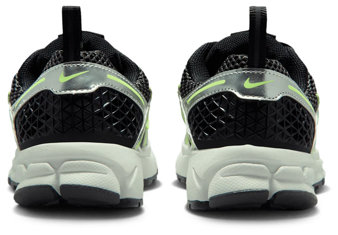 Кроссовки для мальчиков Vomero 5 Nike, цвет Barely Green/Black/Volt Ice — фото 3