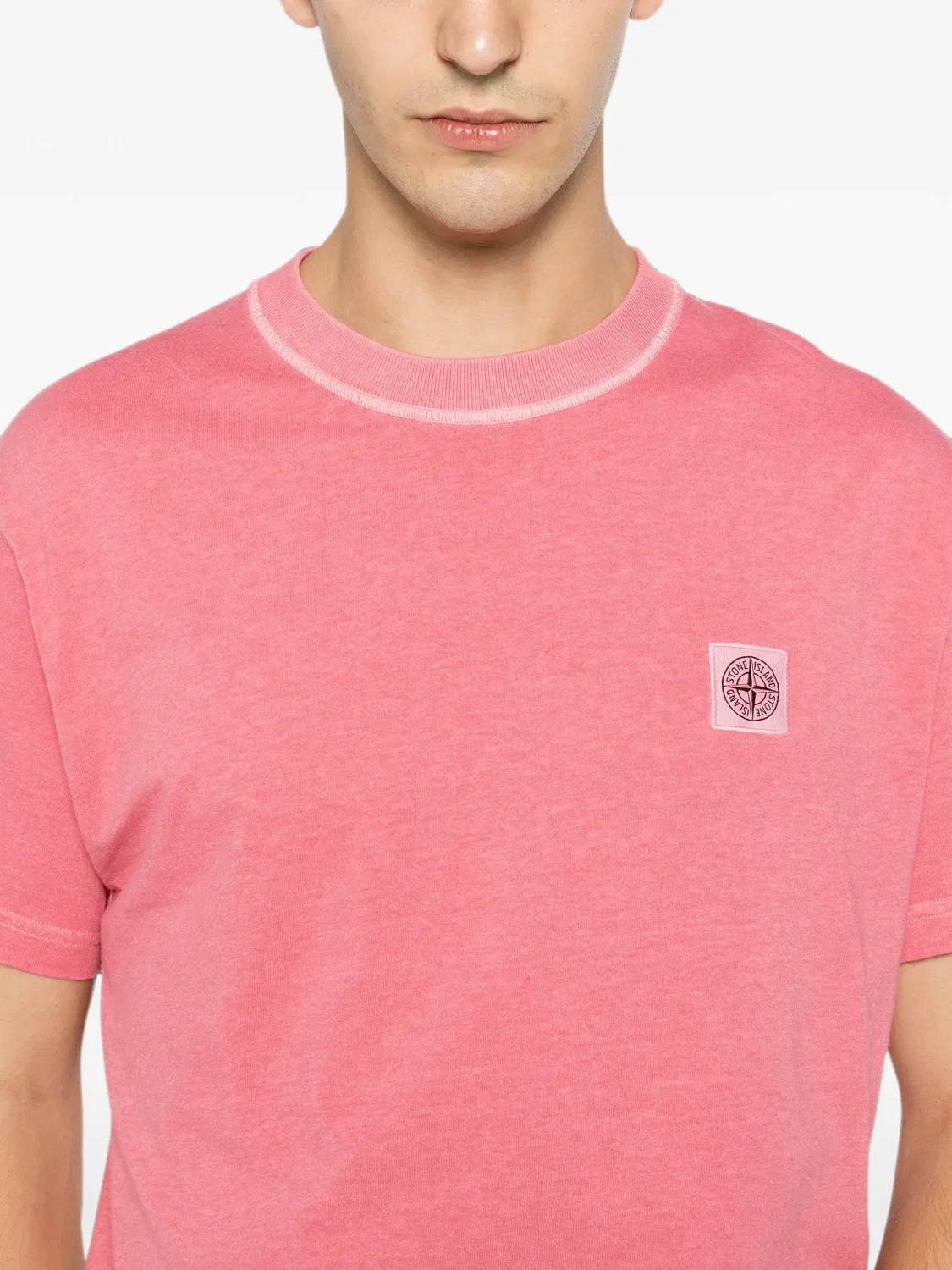 Футболка с розовой нашивкой Stone Island, розовый — фото 2